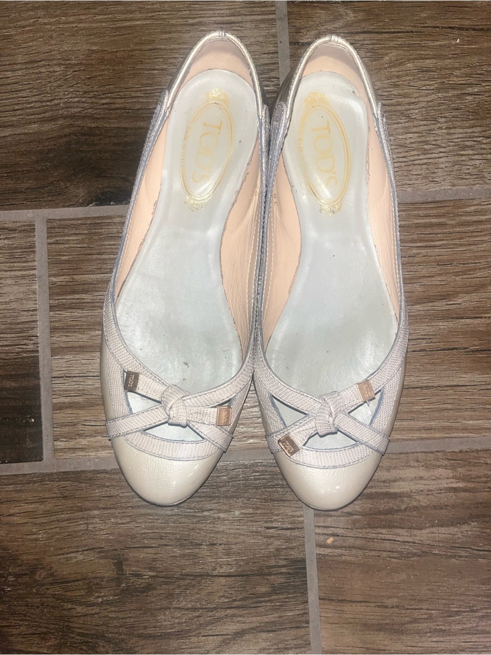 TOD'S Nude Patent Leather Ballet Flats with Bow Detail
